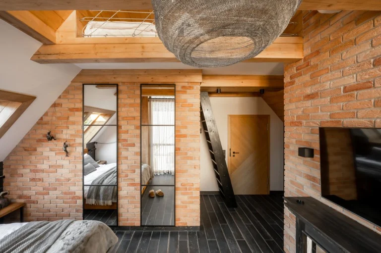 Pokój trzyosobowy z antresolą - Nastrojowy loft NR 4