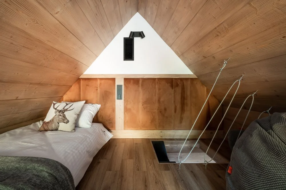 Pokój trzyosobowy z antresolą - Nastrojowy loft NR 4